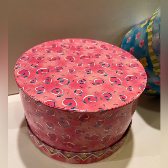 LOT OF 2 STORAGE BOXES. - Picture 5 of 11